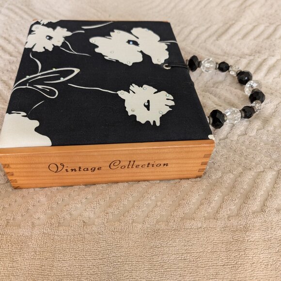 Box Handbag - Picture 2 of 3